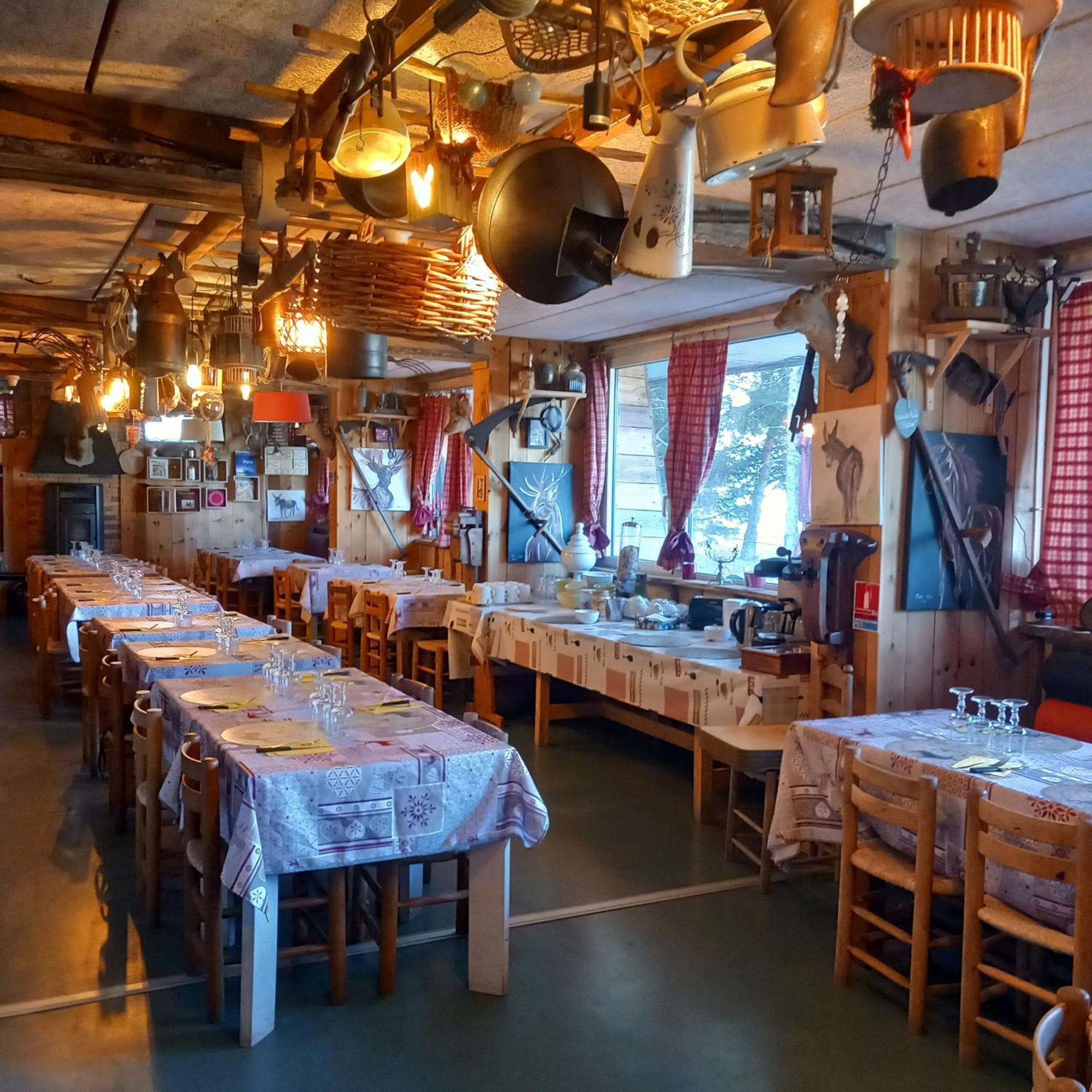 Hotel Montlo Relais Des Cerfs Cubieres Zewnętrze zdjęcie